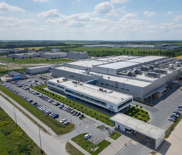 ▲ 솔루스첨단소재 헝가리 터터바냐(Tatabányá) 전지박 공장 전경.