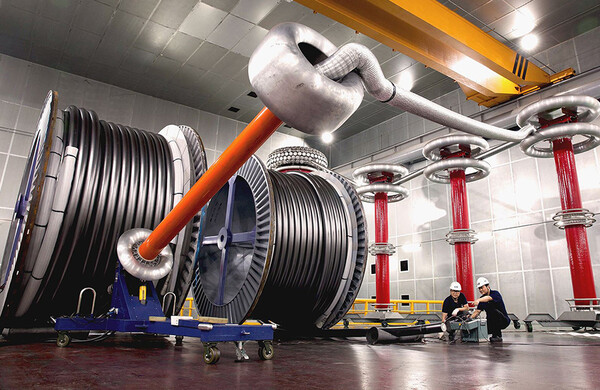 ▲LS전선 구미 공장에서 HVDC 케이블을 테스트하고 있다.