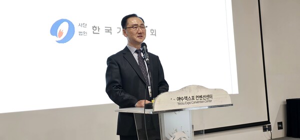 ▲ 이근원 한국가스학회 회장(아주대학교 교수)이 여수엑스포컨벤션센터에서 열린 정기총회에서 인사말을 하고 있다.