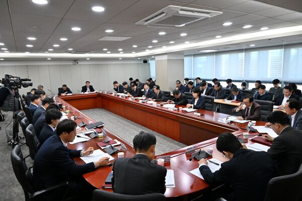 ▲ 김태흠 충남도지사가 제81차 실국원장회의를 주재하고 있다.