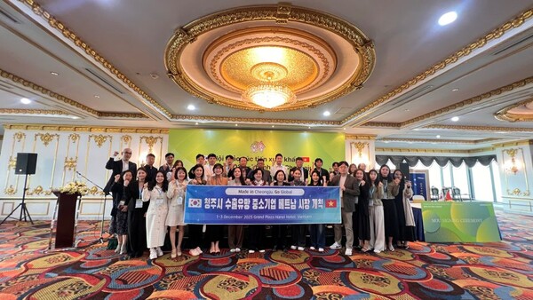 ▲ 청주시와 충북테크노파크가 1일부터 6일까지 ‘Global South 베트남 수출상담회’를 가진 후 기념 촬영을 하고 있다.