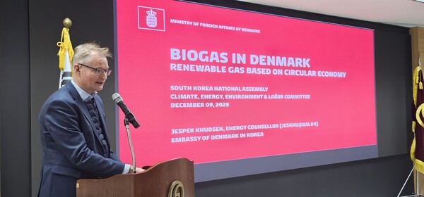 ▲ Jesper Knudsen 주한덴마크대사관 참사가 덴마크의 바이오가스 정책에 대해 주제발표하고 있다.