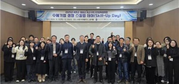 ▲ 충남테크노파크가 ‘2025년 서천군·청양군 수혜기업 성장 스킬업 데이’에 앞서 단체 기념 촬영을 하고 있다.