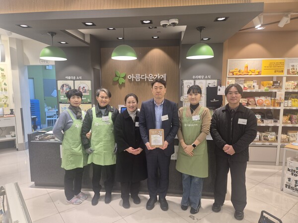 ▲경남에너지는 11일 아름다운가게 창원용호점과 함께 ‘경남에너지와 함께하는 아름다운 하루’ 행사를 개최했다.