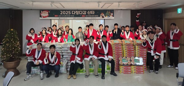 ▲ 해양에너지는 18일 광산구자원봉사센터에서 ‘2025 다정다감 산타’ 행사 후원 및 나눔 물품 전달을 진행했다.