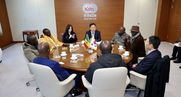 ▲한전KDN, 세네갈 정부 방문단과 면담을 진행하고 있다.