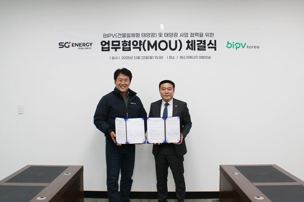 ▲김철호 세종인터내셔널(주) 대표이사(왼쪽)와 이진섭 (주)에스지에너지 대표이사.