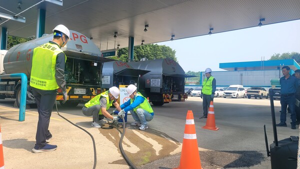 ▲ LPG판매협회 벌크위원회가 벌크로리 순회점검 및 위기대응훈련을 실시하고 있는 모습.