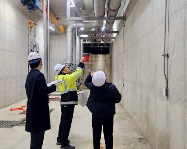 ▲ 새만금개발청이 기반시설을 대상으로 동절기 대비 안전점검을 실시하는 모습.