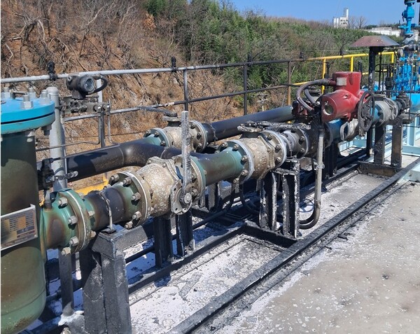 ▲ 상업 가동 앞둔 울산 남구 소재 롯데SK에너루트 발전소에서 질소 치환작업 중 수소 폭발 추정된 사고 현장의 모습. 