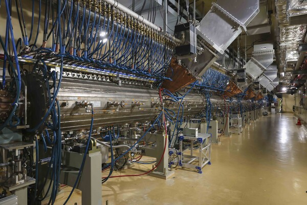 ▲한국원자력연구원 양성자과학연구단의 100MeV 양성자가속기.