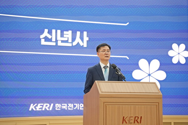 ▲신년사를 발표하고 있는 김남균 전기연구원 원장.