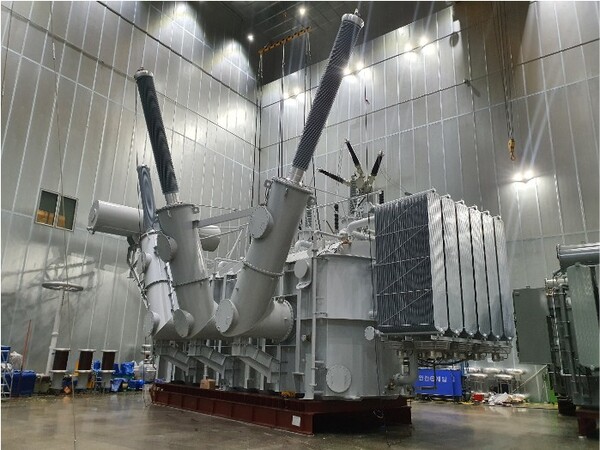 ▲ 납품 대기 중인 일진전기의 525KV 급 변압기.