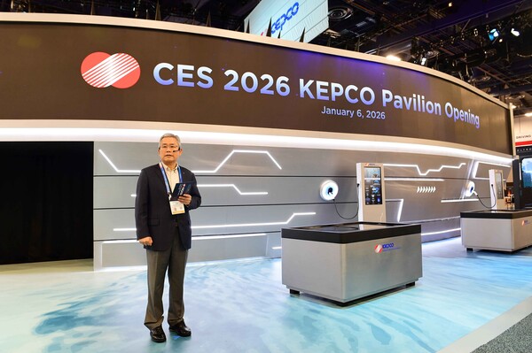 ▲CES 2026 한전관에서 발표를 진행하고 있는 김동철 사장.