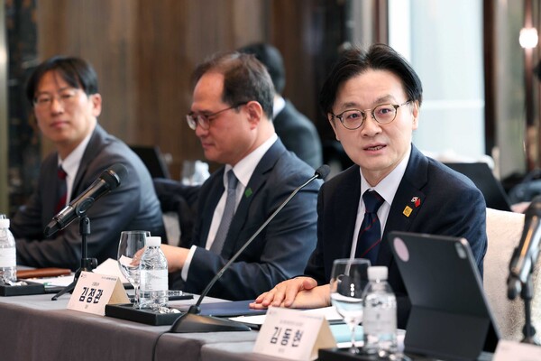 ▲ 산업통상부가 20여개 산하기관 업무보고를 4회에 걸쳐 받는다. 사진은 지난 7일 중국(상하이) 진출 소비재·콘텐츠 기업 간담회에 참석한 김정관 산업부 장관 모습. 