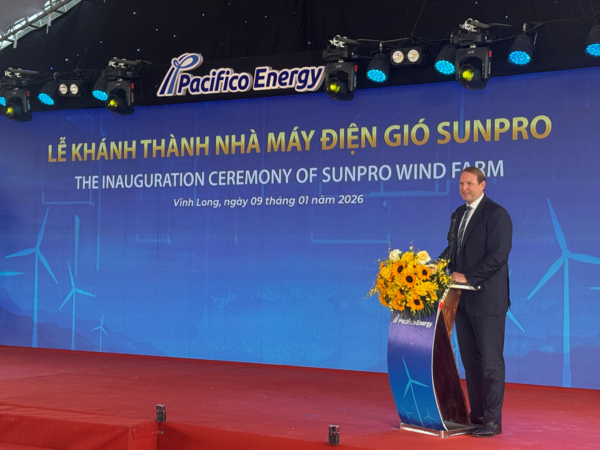 ▲네이선 프랭클린 퍼시피코 에너지그룹 회장이 9일(현지 시각) 베트남 빈롱성에 위치한 선프로 풍력발전단지 준공식에서 기념사를 하고 있다.