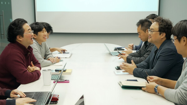 ▲&nbsp;한국전기자동차협회에서 주최하는 충전환경개선 캠페인(전기차충전시 지킴이 활동) 시상식에 유대원 워터 대표 등 워터 관계자들과 김성태 한국전기차사용자협회장 등 협회 회원들이 참석했다. (사진=워터)