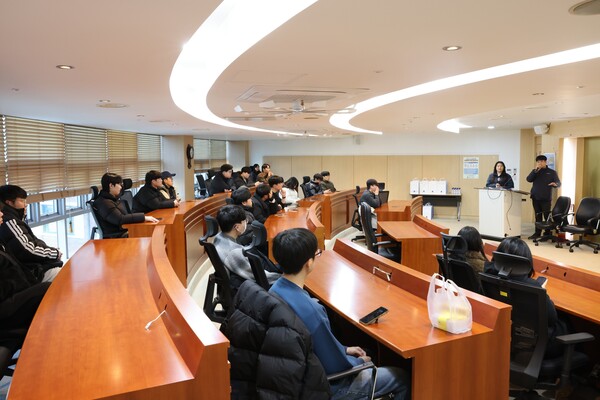 ▲가스기술공사가 기업탐방 프로그램을 진행하고 있다.