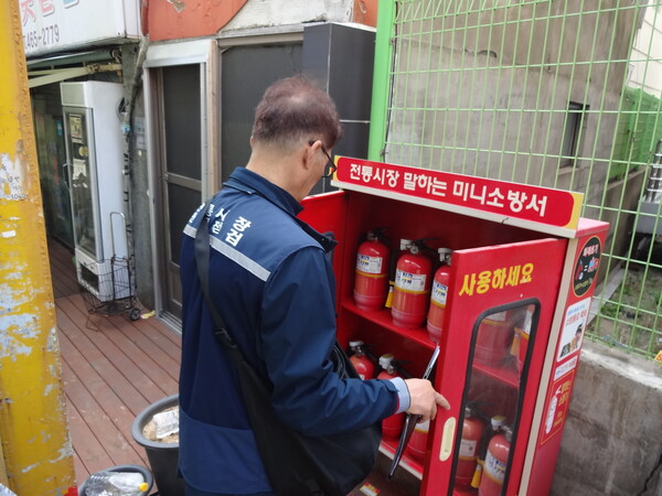 ▲전통시장 안전점검이 진행되고 있다.