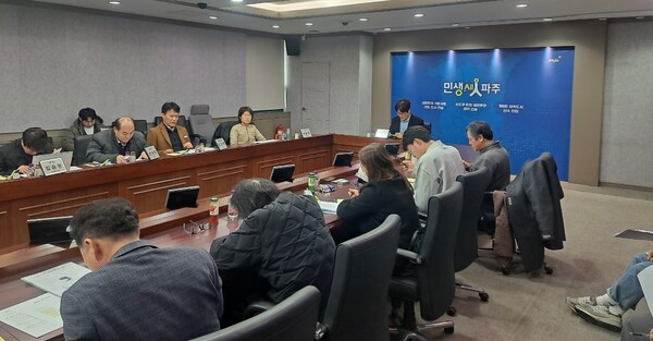 ▲ ‘제2차 파주시 재생에너지 갈등 조정 운영위원회’가 진행되고 있다.