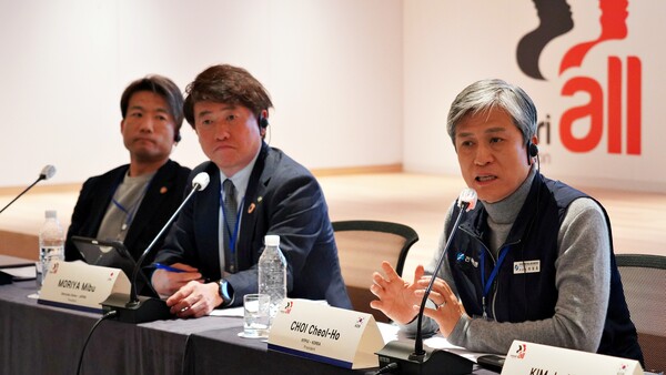 ▲ 최철호 전력연맹 위원장(오른쪽)이 발언하는 모습.