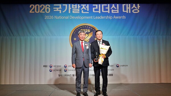 ▲ 한국가스안전공사 박경국 사장이 ‘국가발전 리더십 대상’에서 ‘K-SAFETY 혁신 리더십상’을 수상했다.