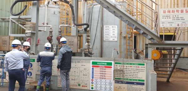 ▲ 유해화학물질 취급사업장을 민‧관 합동으로 집중점검하는 모습.