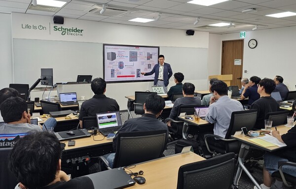 ▲'슈나이더 일렉트릭 아카데미' 교육이 진행되고 있다.