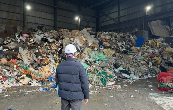 ▲ 충남도가 신고하지 않은 수도권 폐기물을 무단 반입한 민간 소각업체를 적발했다.