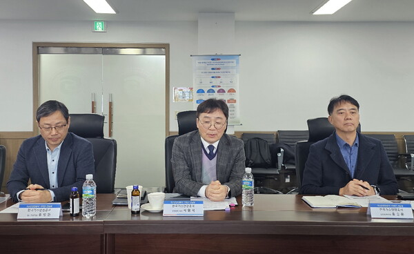 ▲ 서원석 한국가스안전공사 안전관리이사가 5일 열린 출입기자단 간담회에서 가스안전관리 주요업무 추진현황에 대해 답하고 있다.