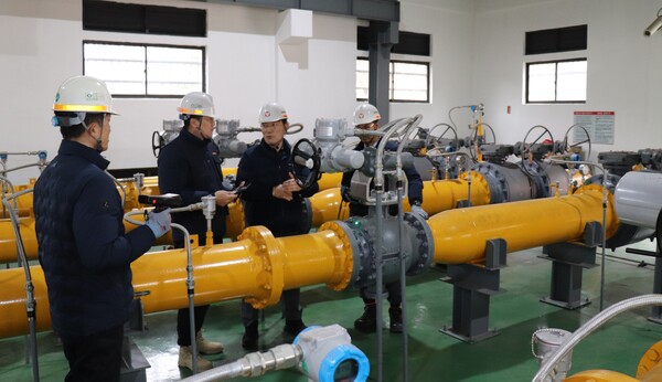 ▲대성에너지가 설 연휴를 앞두고 가스로 인한 사고 예방 및 안정적인 도시가스 공급을 위해 도시가스 특별 안전점검을 진행하고 있다.