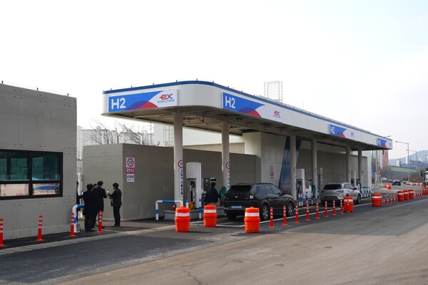 ▲ 제이엔케이글로벌이 설 연휴 앞두고 영동고속도로 용인휴게소 내 수소충전소를 본격 운영한다. 