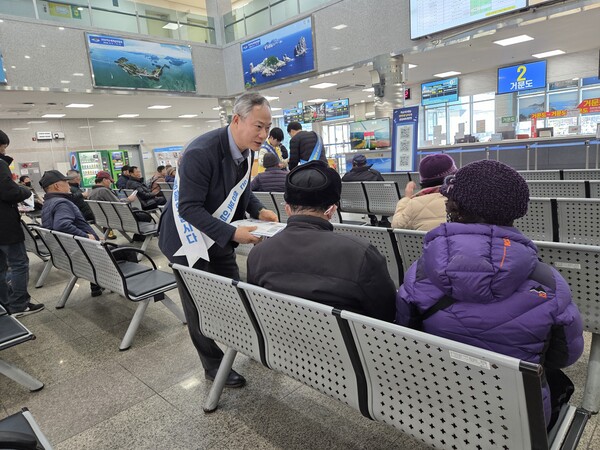 ▲ 한국가스안전공사 전남동부지사와 여수시, 대화도시가스가 합동으로 ‘설 연휴 대비 가스안전 캠페인’을 벌였다.