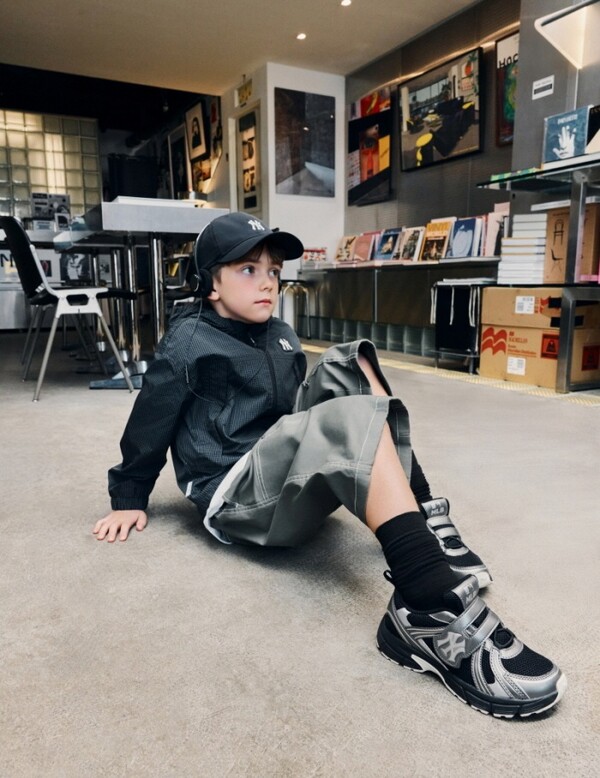 ▲ MLB키즈 ‘트랙 러너’ 시리즈 화보 (사진 제공=MLB키즈)