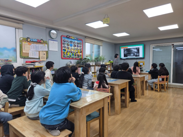 ▲초등학생들을 대상으로 ‘찾아가는 가스안전 교육’이 진행되고 있다.