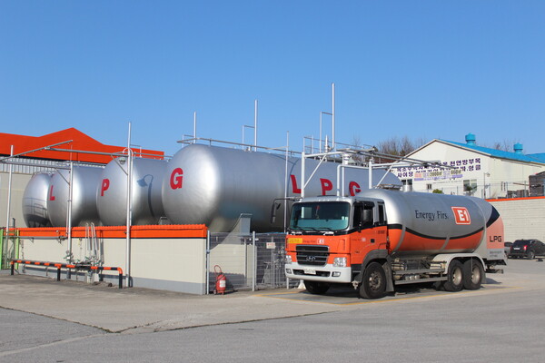 ▲ E1의 상표를 달고 있는 LPG충전송의 전경.