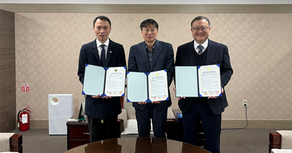 ▲ 26일 대덕산업단지관리공단에서 열린 안전문화 확산을 위한 업무 협약식에서 기념촬영을 하고 있다.