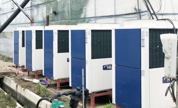 ▲ 시설농가에 설치된 공기열히트펌프.