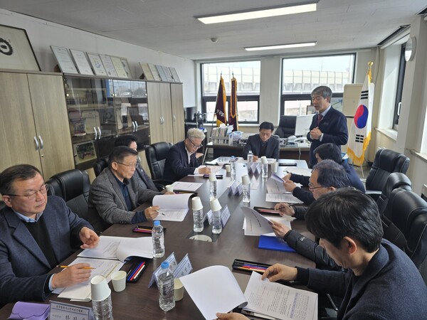 ▲ 나봉완 판매협회 전무가 실무자회의에서 논의할 안건에 대한 설명을 하고 있다.