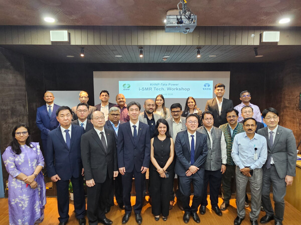 ▲워크숍 참석자들이 기념촬영을 진행하는 모습.