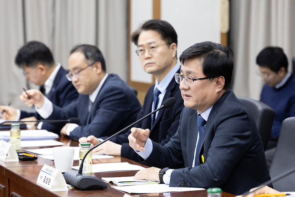 ▲김성환 기후에너지환경부 장관이 태양광 협단체와의 간담회에서 발언하고 있다.