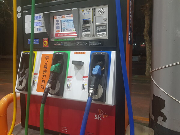 ▲ 주유소에 설치된 석유제품별 주유기의 모습.