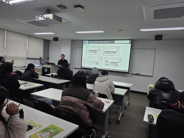 ▲ 가스안전공사 서울서부지사가 숙명여대에서 가스안전교육을 진행하고 있는 모습.