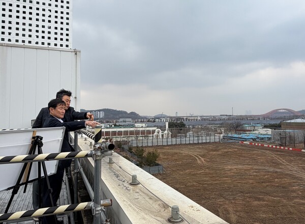 ▲양사 경영진이 마곡열병합발전소 부지 현장 답사를 진행하고 있다.