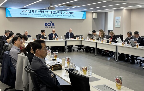 ▲화학산업협회가 EU특허변호사협회를 초청, ‘2026년 제1차 탄소중립전략 및 기술교류회’를 가졌다.