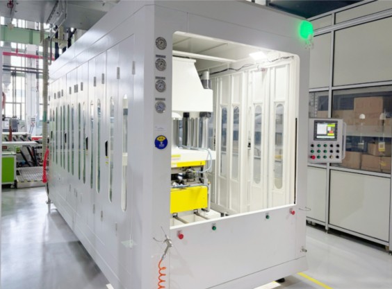 ▲ 코베스트로가 상하이 스페셜티 필름 기술지원센터(TCC)를 확장해 종전보다 약 두 배 큰 폴리카보네이트 필름을 처리할 수 있게 됐다.