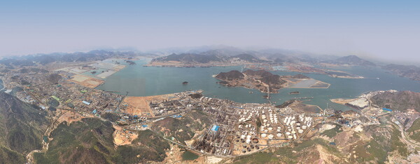 ▲ 석유화학시설이 밀집한 전남 여수산단의 전경.