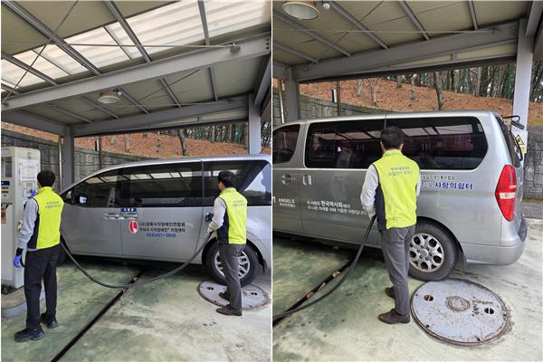 ▲ 한국석유관리원 대구경북본부 직원이 연료나눔 활동을 하고 있다.