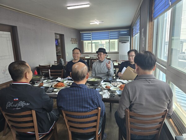 ▲ 환경에너지LPG충전조합이 충남 서산에서 폐용기 등 현안 문제를 이사회를 통해 논의하고 있다.