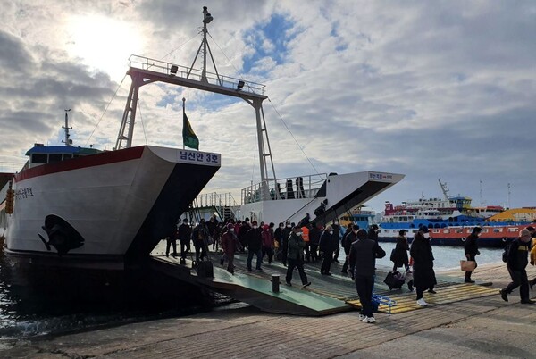 ▲ 전남도가 유가 상승에도 섬 주민이 1000원으로 육지를 왕래하도록 전국 최초로 지난 2021년부터 지원하고 있다.